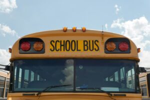 Ônibus: Transporte escolar tradicional americano