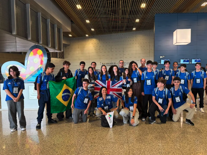 Alunos embarcando pela central do estudante